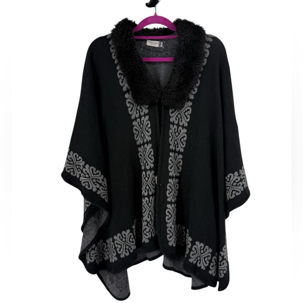 Jon & Anna New York Black Faux Fur Collar Jacquard Knit Poncho Cape Wrap OS
